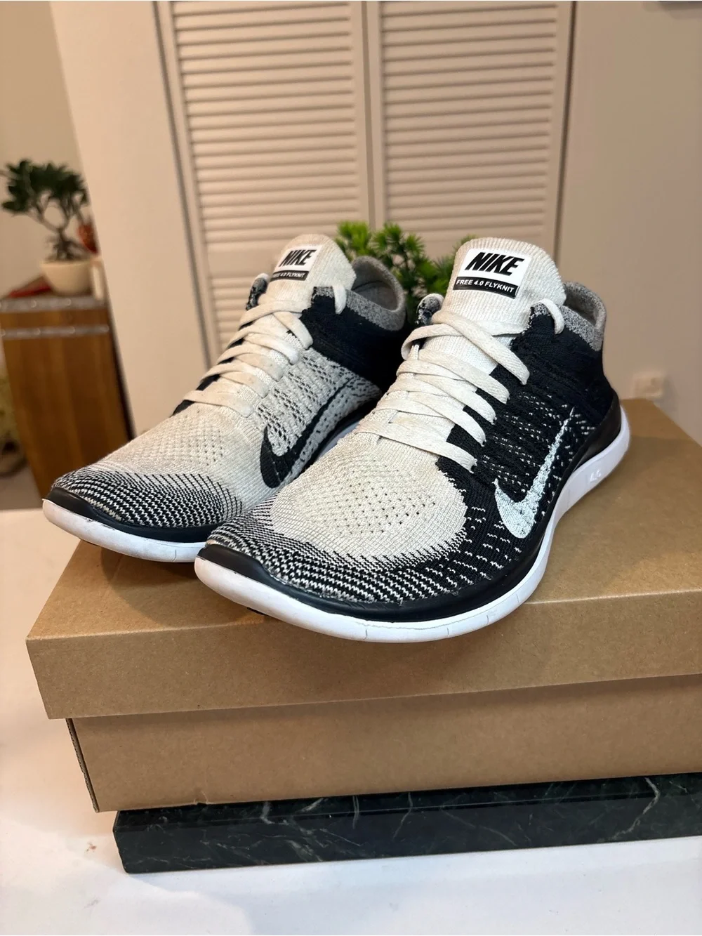 Nike Free 4.0 Flyknit Cookies and Cream Women’s size 8.5 running shoes
